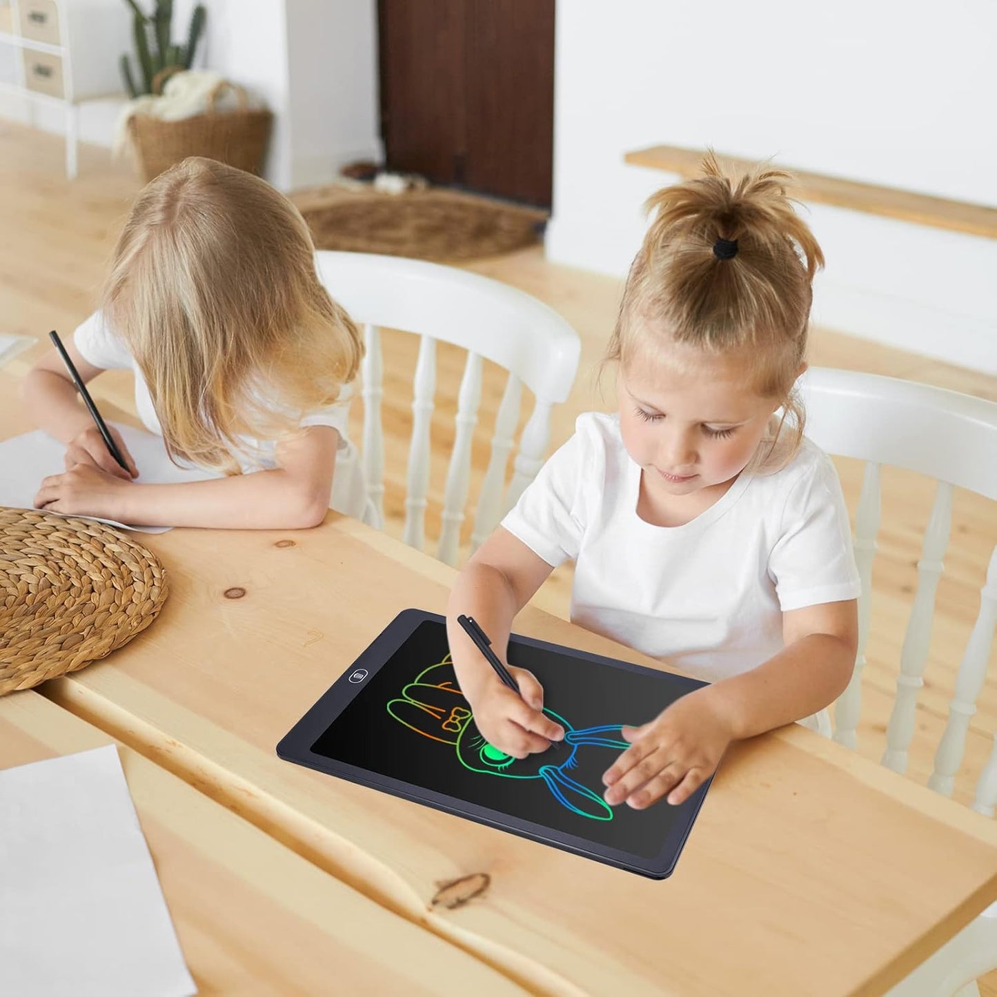 Farbenfrohes 15 Zoll LCD Schreibtafel für Kinder und Erwachsene, elektronisches Zeichenbrett mit Stylus