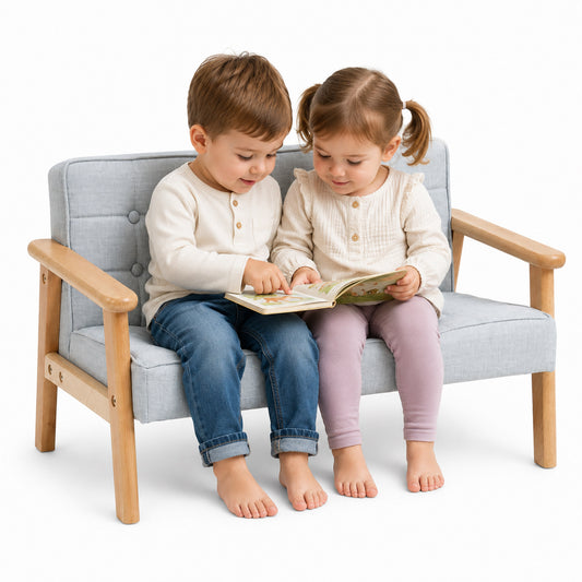 Gemütlicher Kindersessel im Kinderzimmer als Leseplatz für Kinder