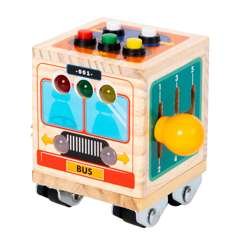 Interaktiver Montessori "Besetzter Bus" aus Holz, der Kinder zwischen 4 und 6 Jahren beim Lernen unterstützt und ihre kognitiven Fähigkeiten spielerisch entwickelt.