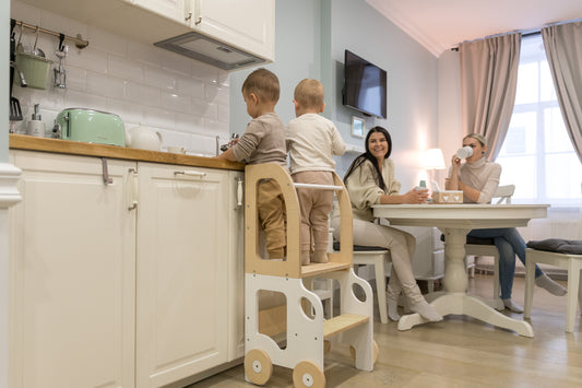Montessori Lernturm 3-in-1 – Küchenhelfer, Tisch & Stuhl-Auto-Design