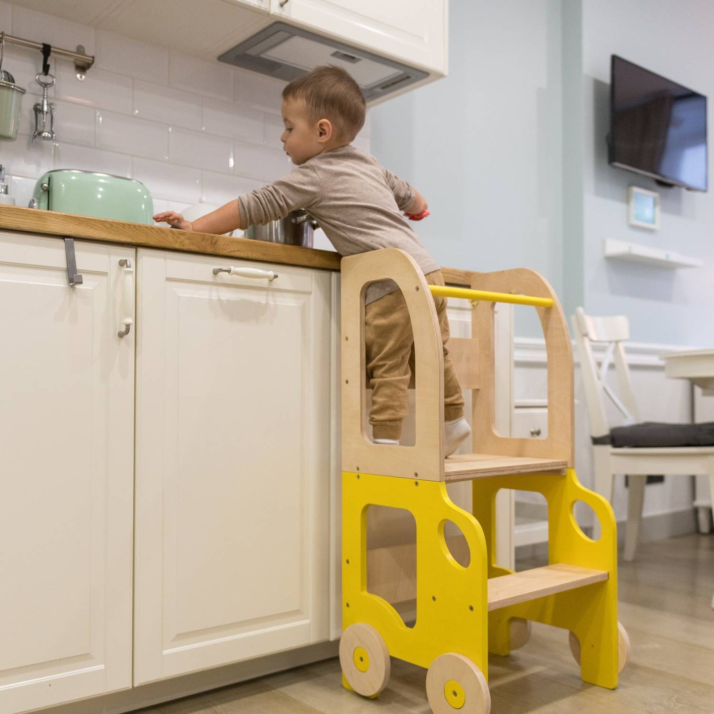 Montessori Leerplatform 3-in-1 – Keukenhulp, Tafel & Stoel in Auto-Design