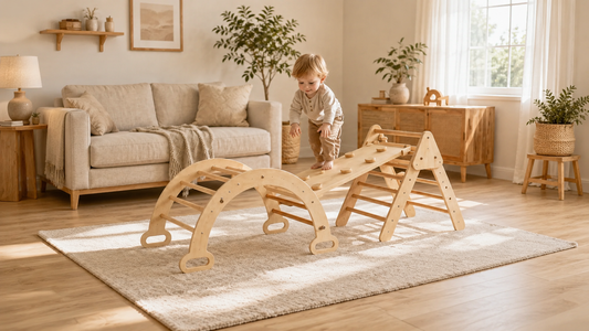 Indoor Klettergerüst aus Holz für aktive Kinder mit Rutsche und Turnringen