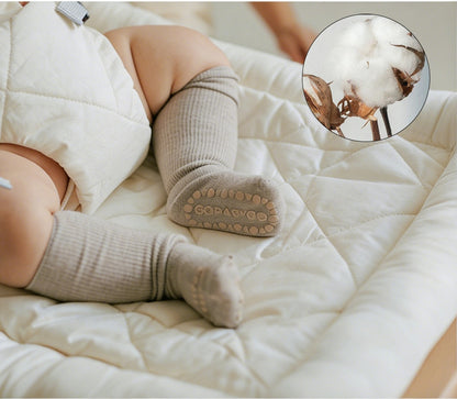 Babywippe mit sanfter gleichmäßiger Bewegung zum Beruhigen