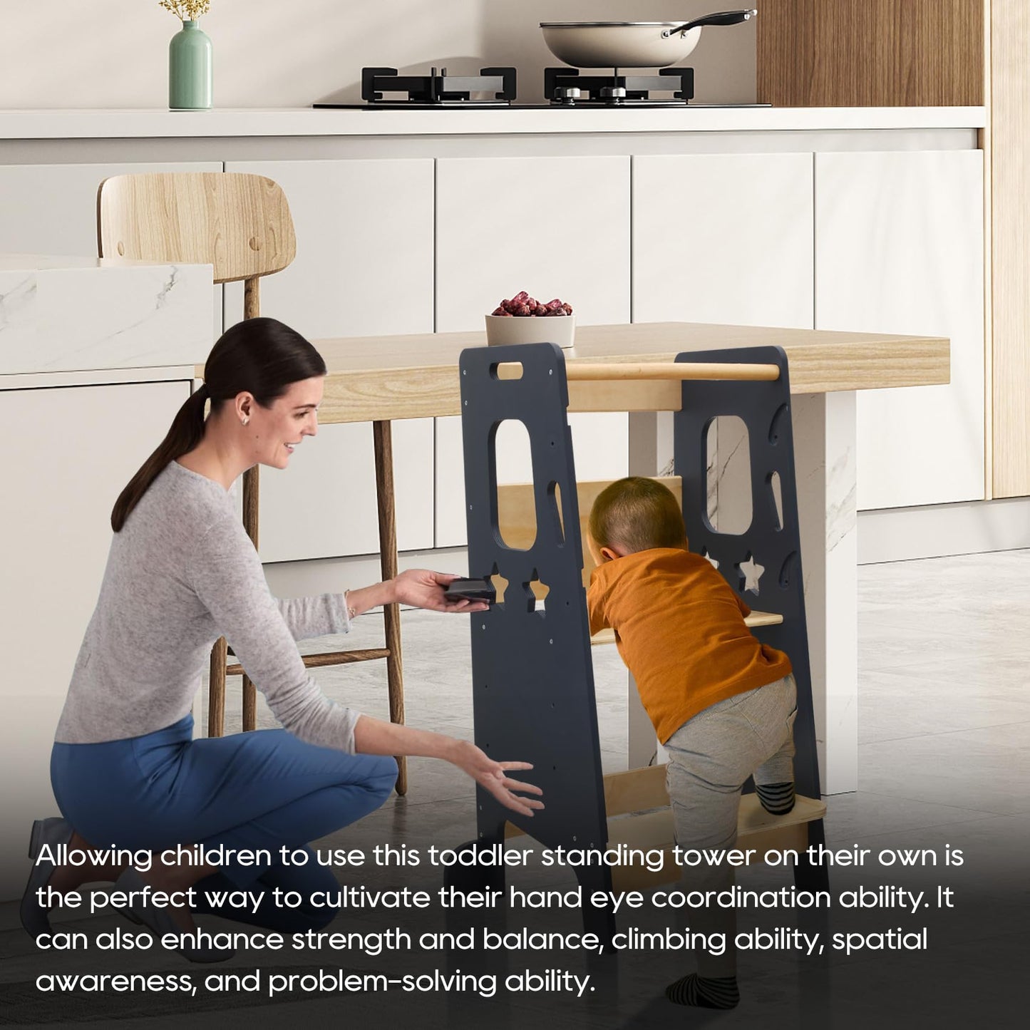 Torre de aprendizaje ajustable Montessori para niños pequeños: taburete de madera maciza con recortes de estrellas