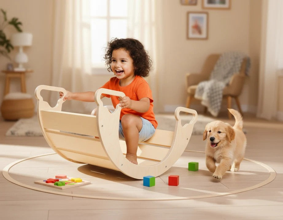 Montessori Regenbogen Holzschaukel im Kinderzimmer