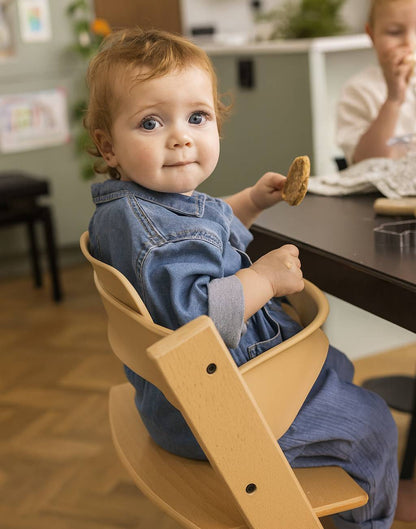 Hochstuhl aus Buchenholz – Mitwachsender Kinderstuhl mit Tablett