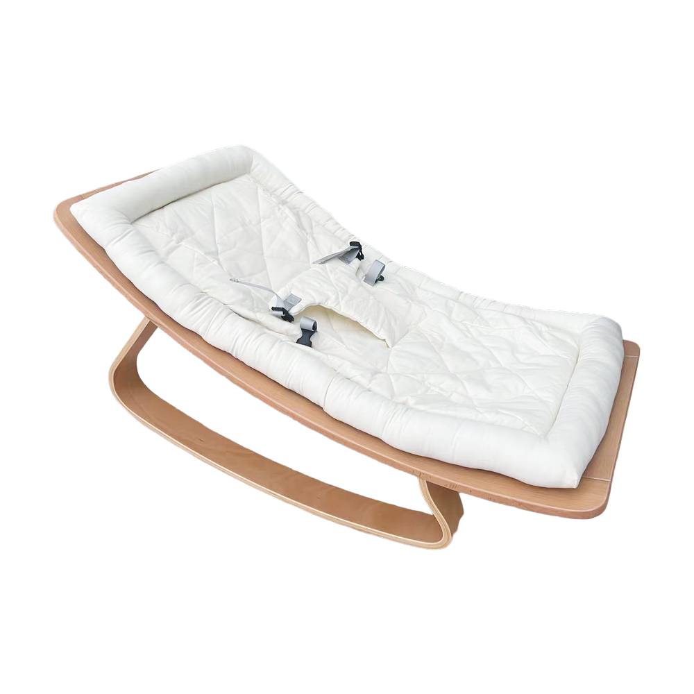 Baby Wippe aus Buchenholz mit weißer Baumwollauflage