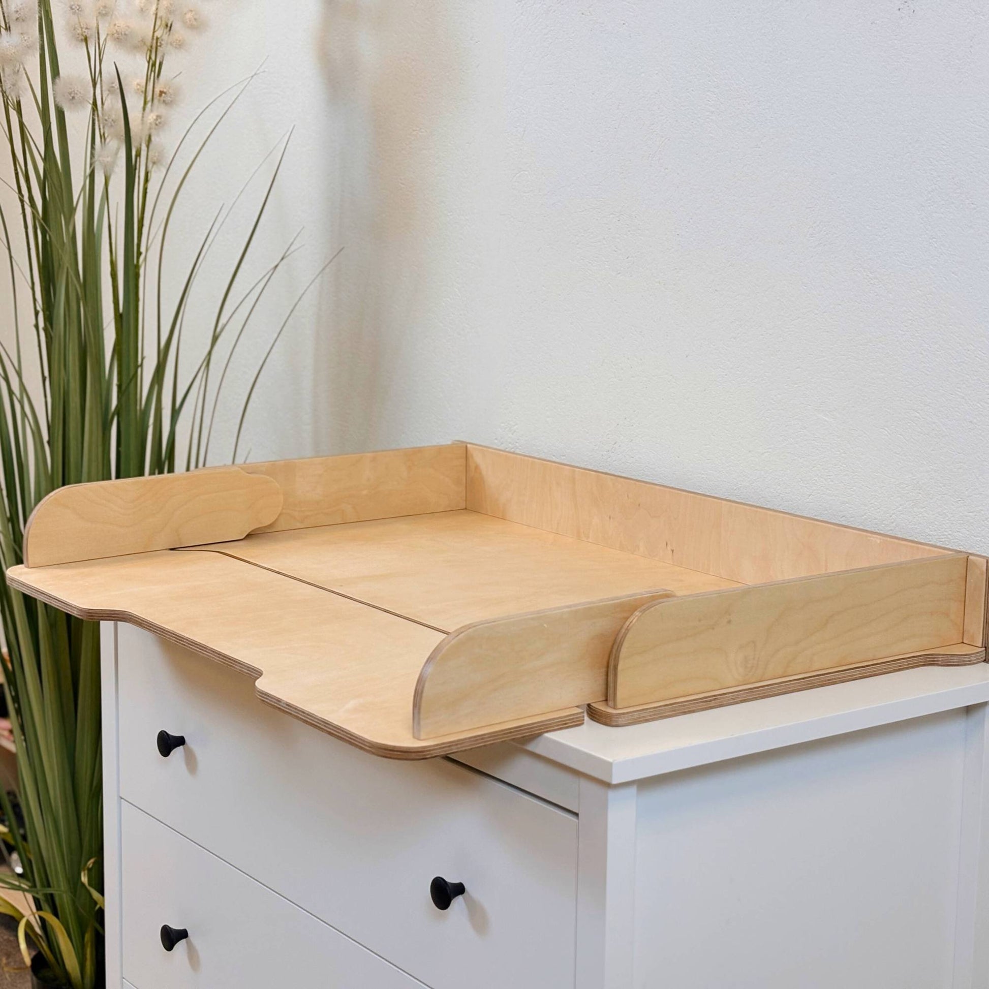 Wooden changing-table attachment for a dresser – Space-saving, sturdy baby changing-table attachment suitable for many IKEA dressers – Montessori Lernwelt