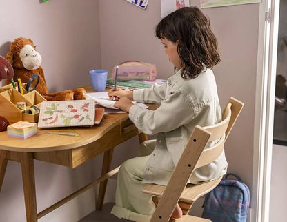 Hochstuhl aus Buchenholz – Mitwachsender Kinderstuhl mit Tablett