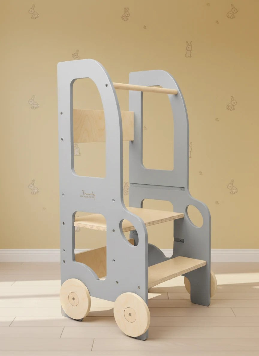 Moderner Kinderhocker aus Holz für die Küche