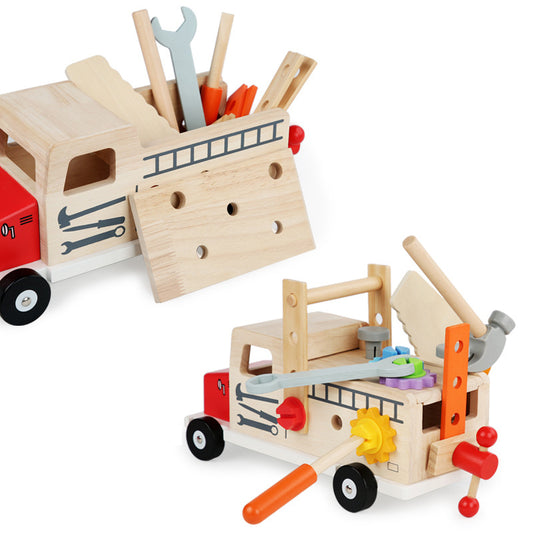 Kind verwendet eine Schraubendreher-Reparaturstation aus Holz, ideal für die Förderung von Hand-Augen-Koordination und kognitive Fähigkeiten bei Kindern im Alter von 4-6 Jahren.