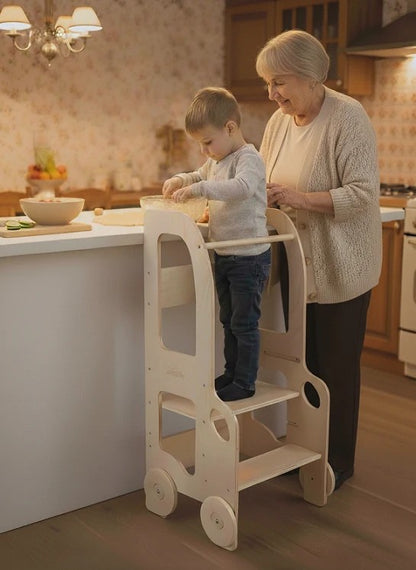 Sicherer Montessori Lernturm mit abgerundeten Kanten