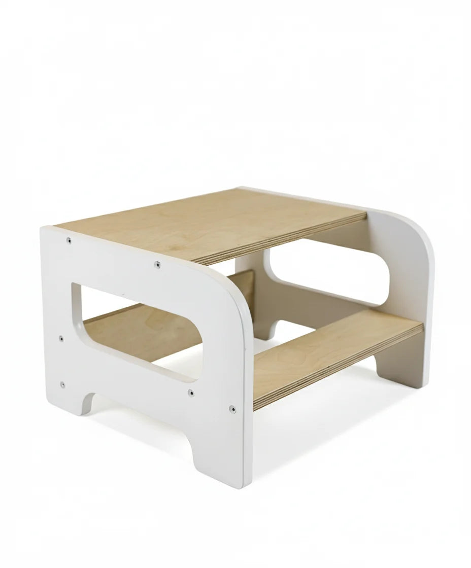 Kinderhocker aus Holz mit abgerundeten Kanten