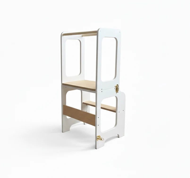 Lernturm und Kindertisch in zwei Nutzungspositionen