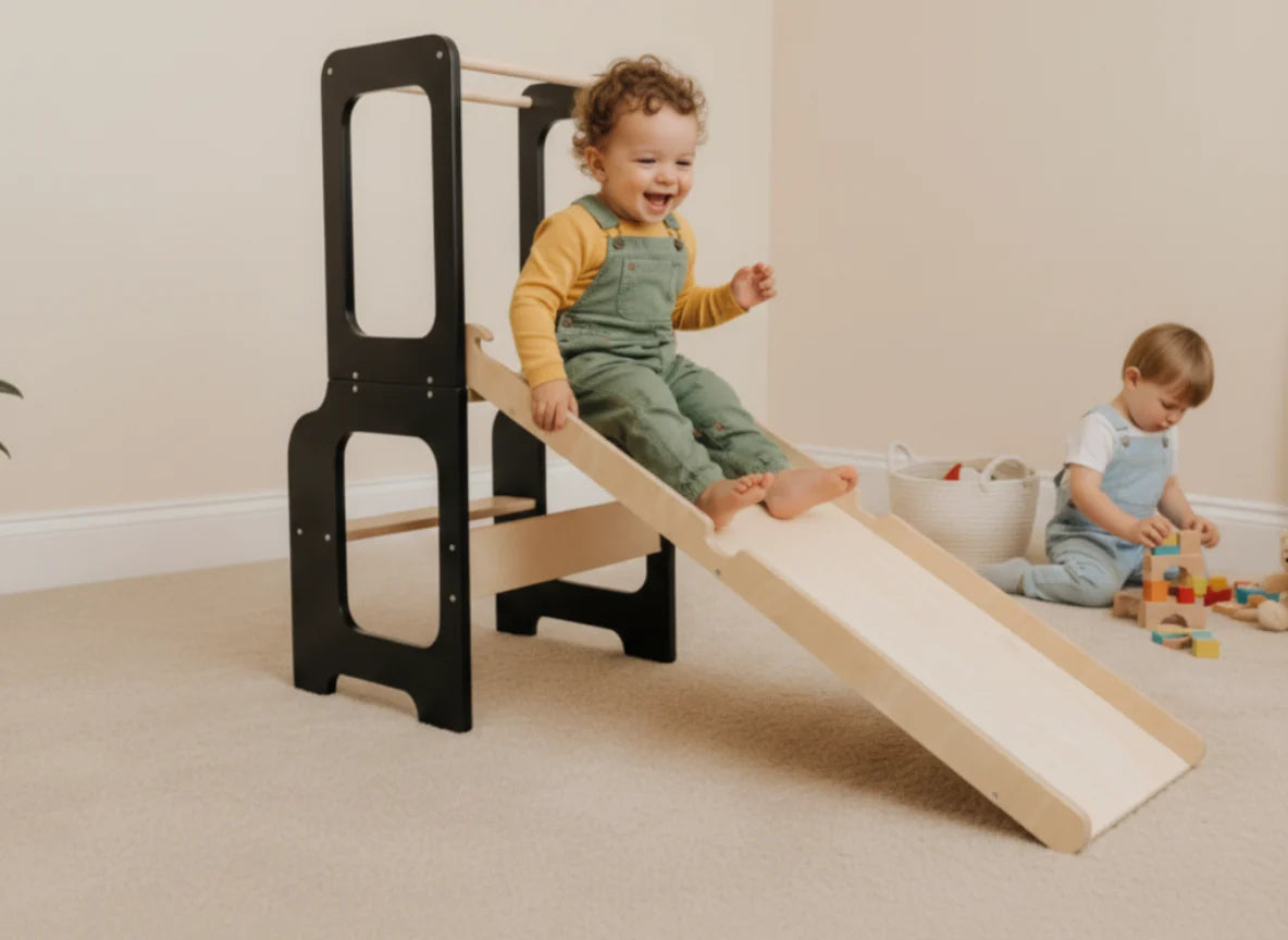Montessori Holzrutsche für Bewegung im Kinderzimmer