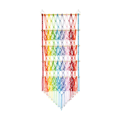 Makramee Wand-Organizer für Spielzeug, 4 Ebenen, 52×130 cm, Variante Regenbogen – handgeknüpft aus Baumwollseil mit Kiefernholzstäben