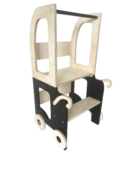 Montessori Lernturm 3-in-1 in Weiß und Naturholz in der Küche