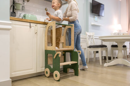 Montessori Lernturm 3-in-1 in Weiß und Naturholz in der Küche