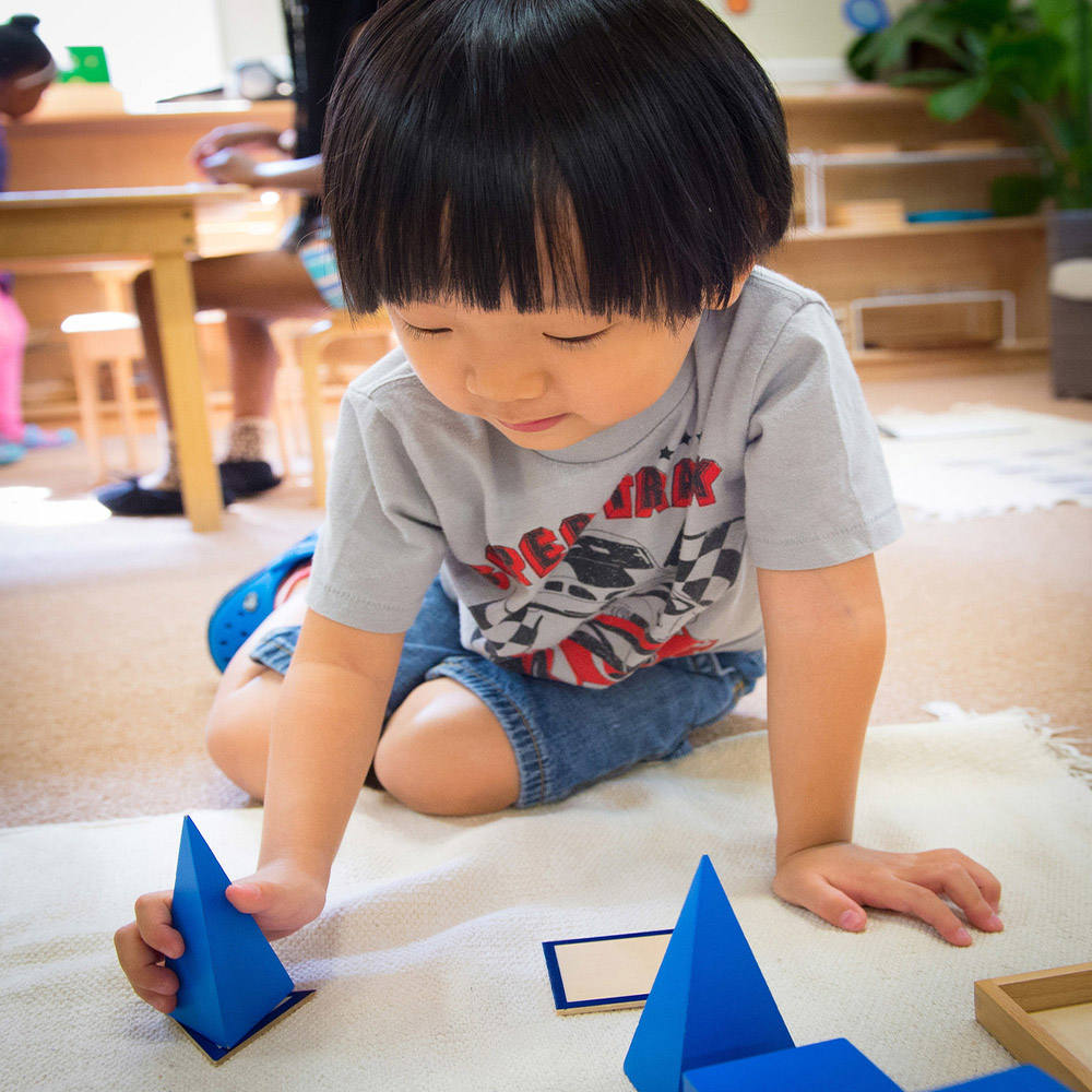 Montessori Geometrische Körper aus Holz Lernspielzeug