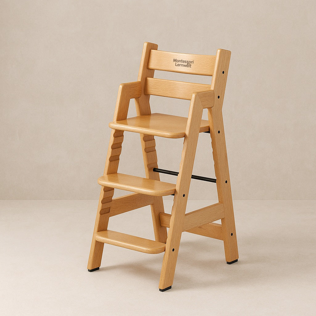 Hochstuhl aus Holz für Babys und Kinder von MontessoriLernwelt mit Tablett und Sicherheitsgurt