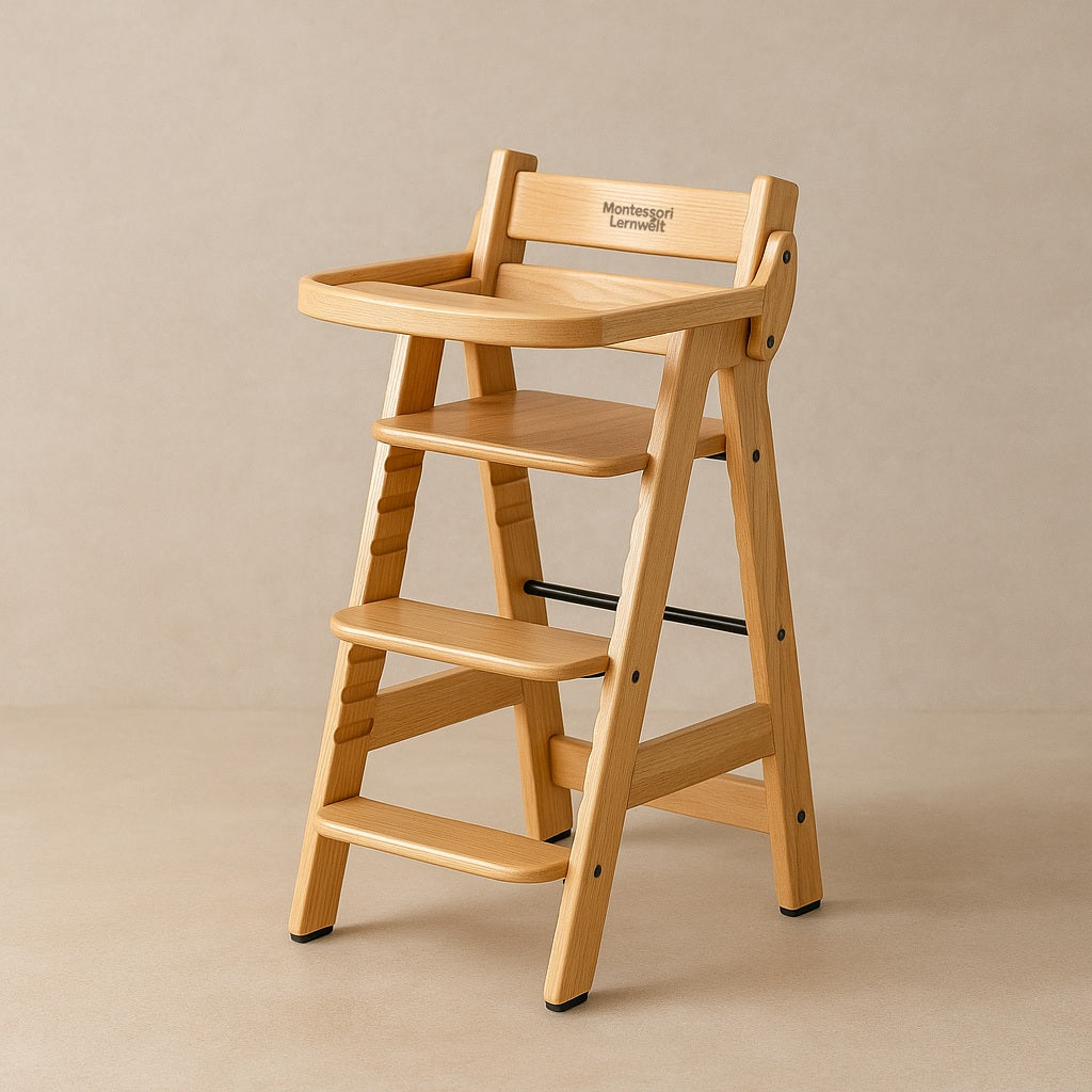 Hochstuhl aus Holz für Babys und Kinder von MontessoriLernwelt mit Tablett und Sicherheitsgurt