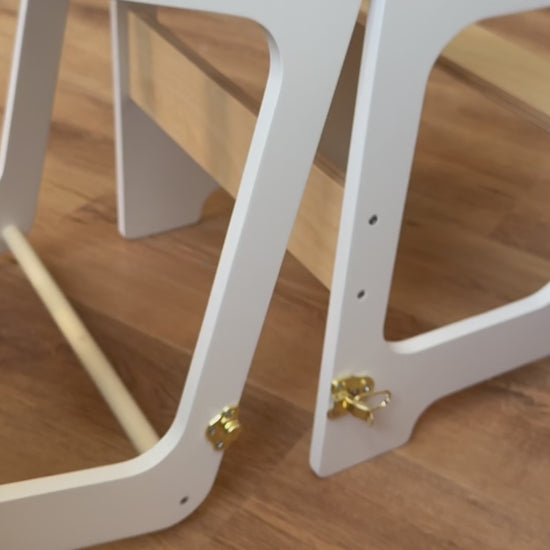 Lernturm mit Tafel, Tisch und Rutsche